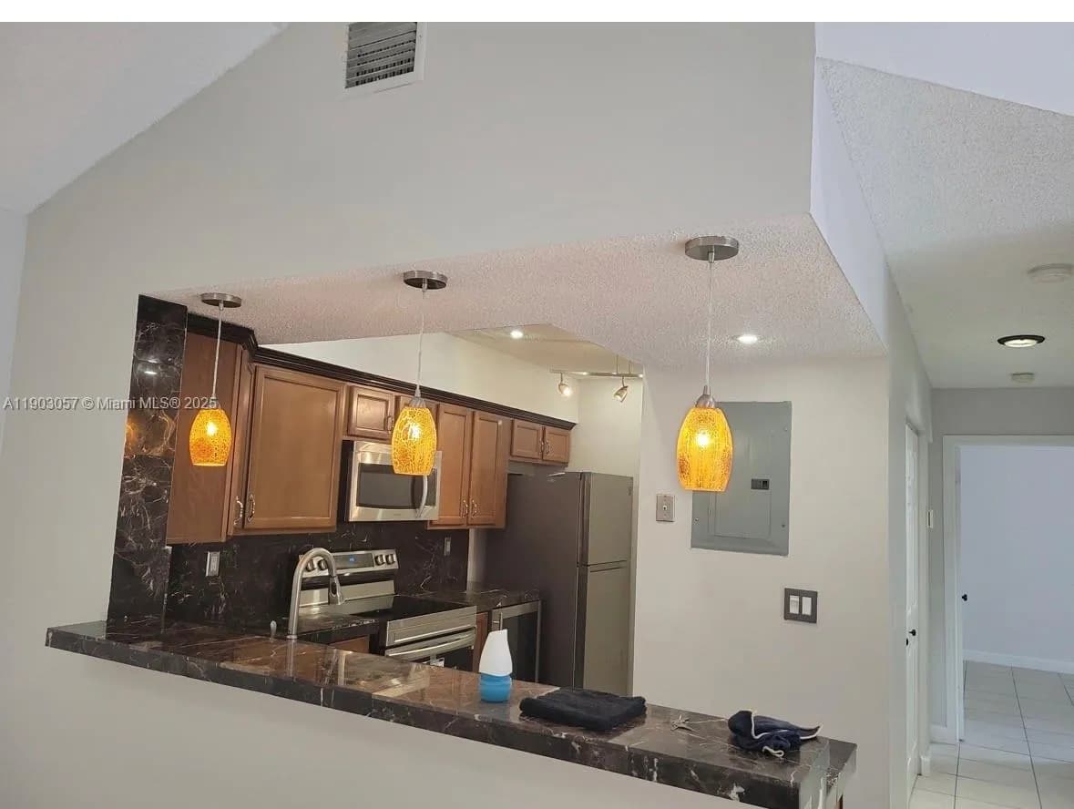 18850 NW 57th Ave # 306, Hialeah FL 33015