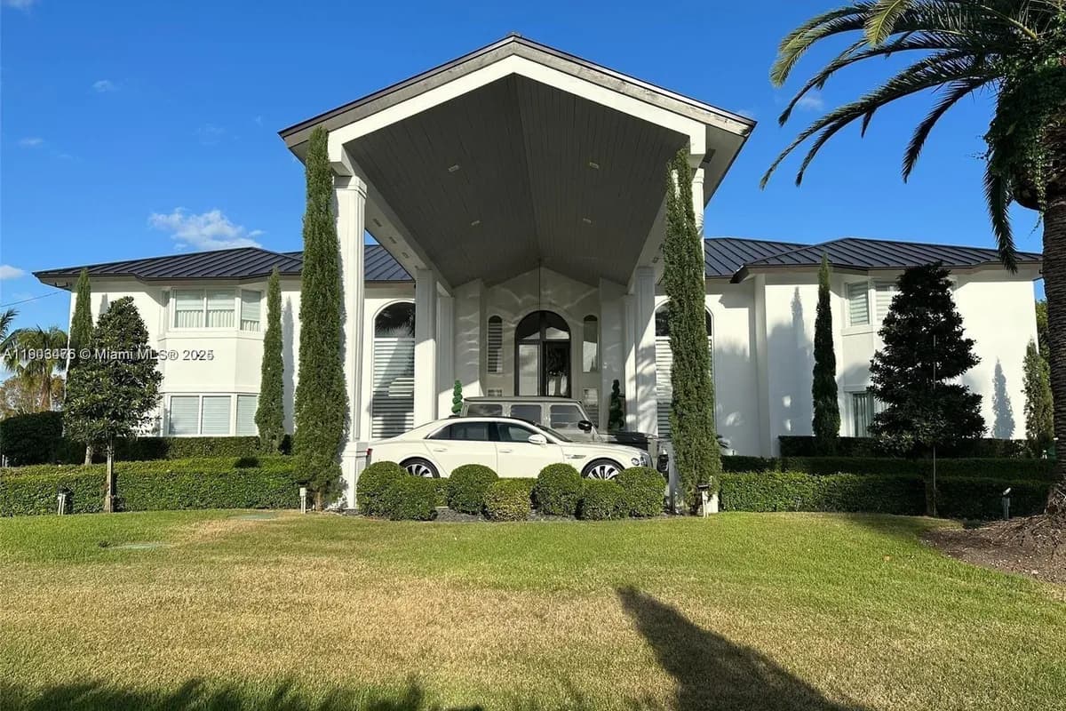 15 SW 124th Ave, Miami FL 33184