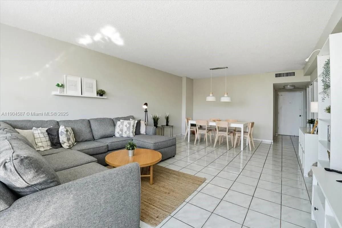 5601 Collins Ave # 1517, Miami Beach FL 33140