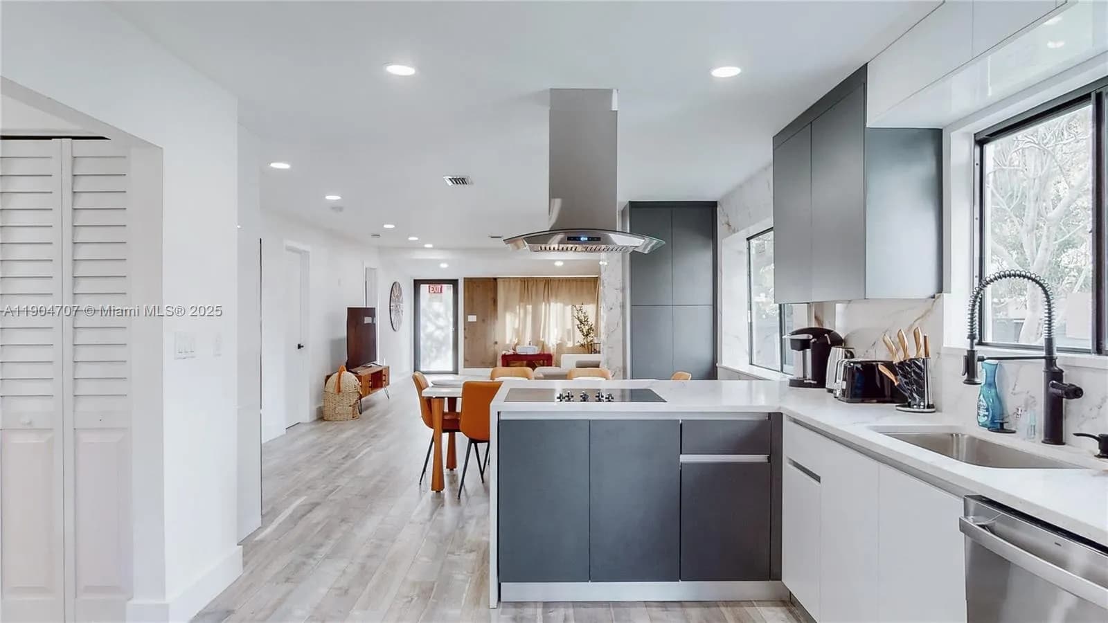 2525 Garfield St, Hollywood FL 33020