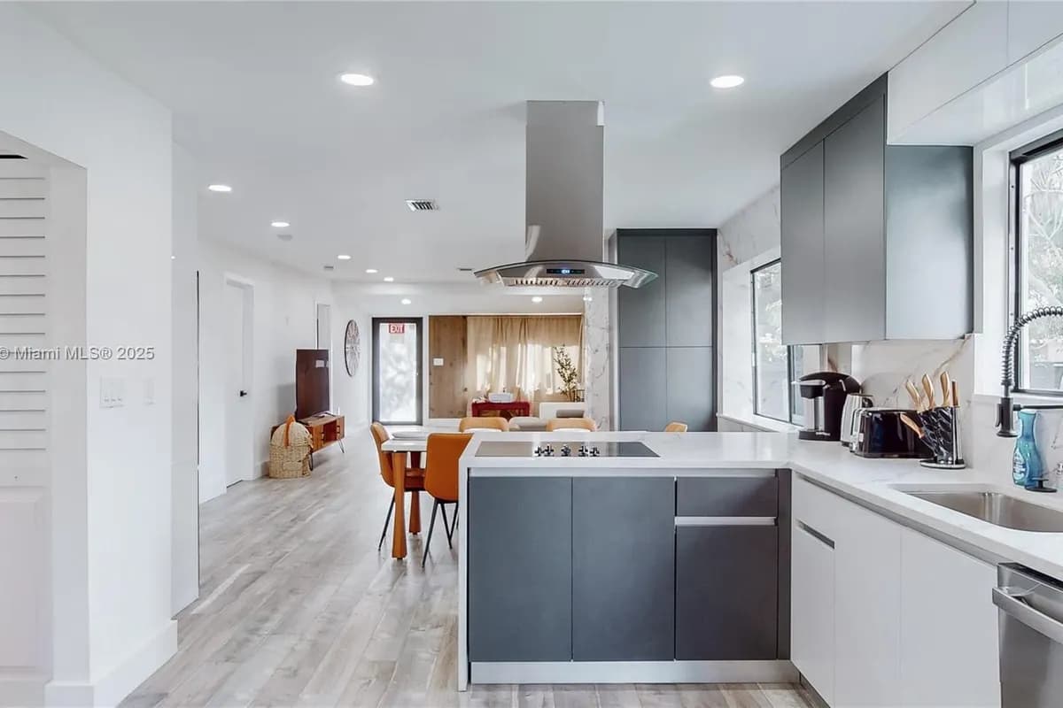 2525 Garfield St, Hollywood FL 33020