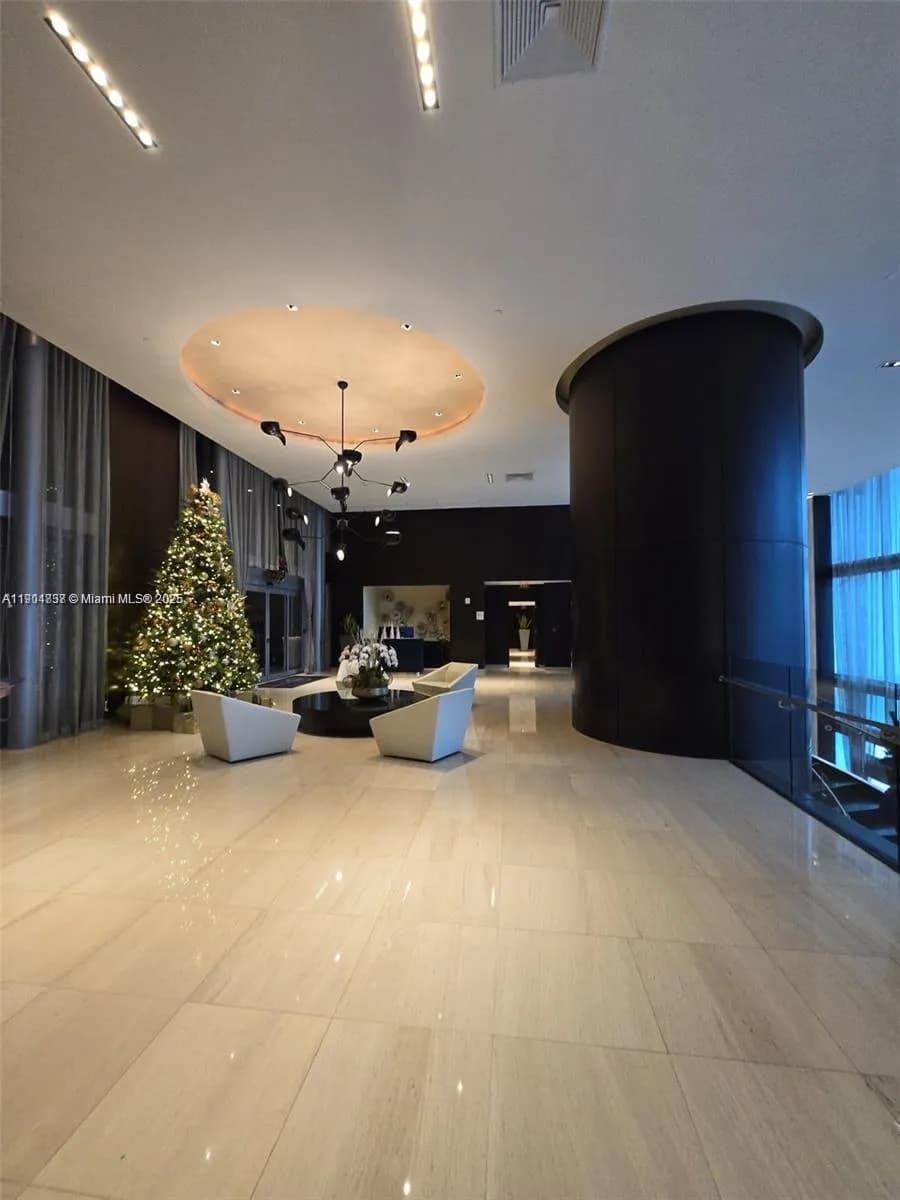 900 Biscayne Blvd # 3902, Miami FL 33132