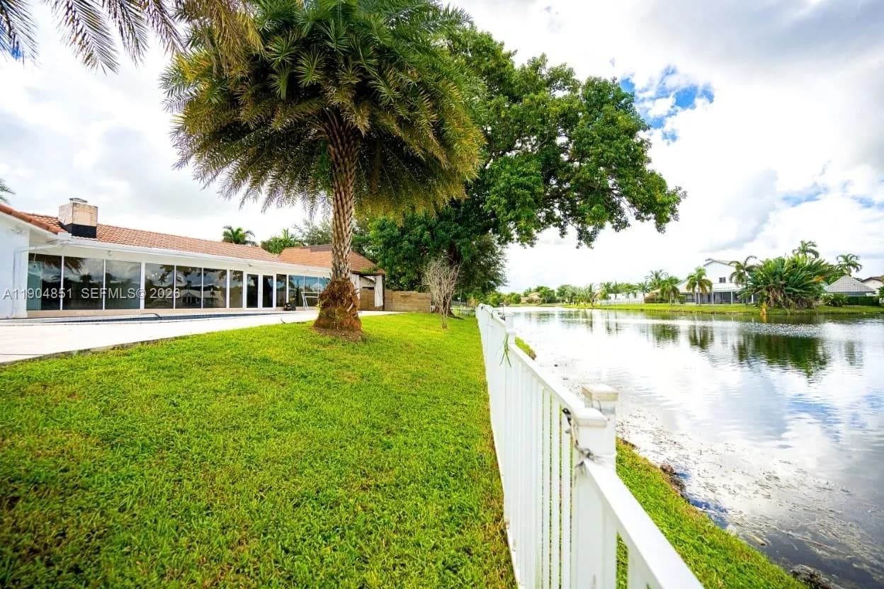 9881 SW 1st Ct, Plantation FL 33324