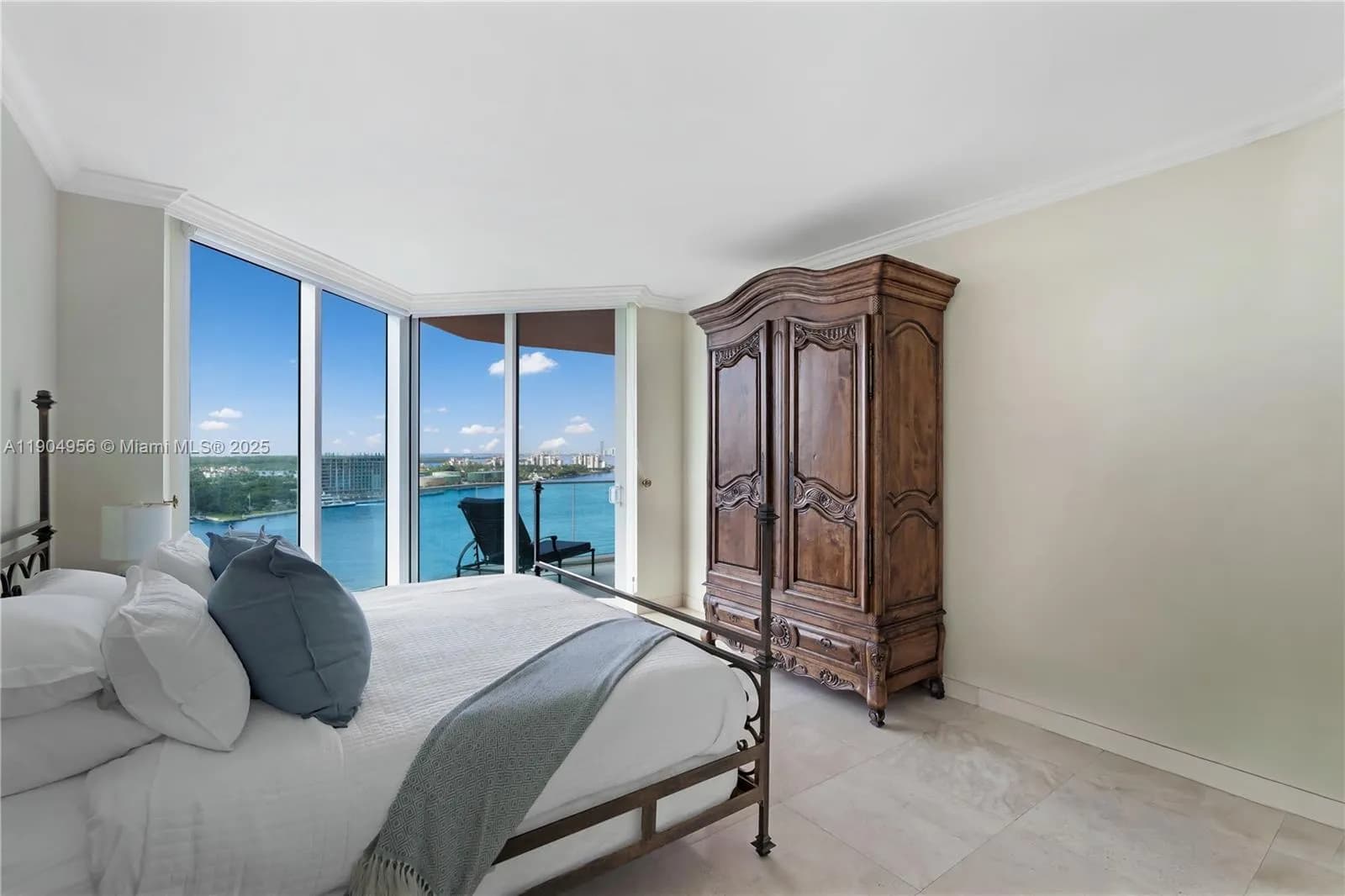 300 S Pointe Dr, Miami Beach FL 33139