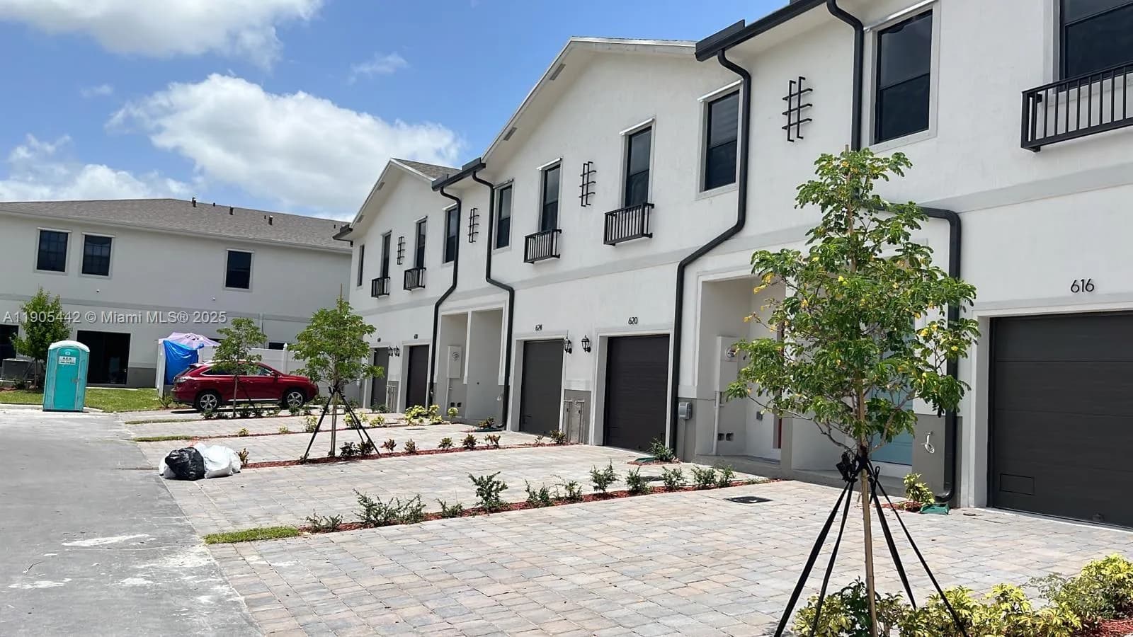 606 SW 12 st, Homestead FL 33034