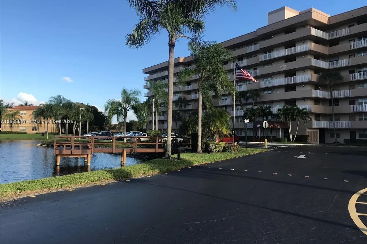 250 Jacaranda Dr # 402, Plantation FL 33324