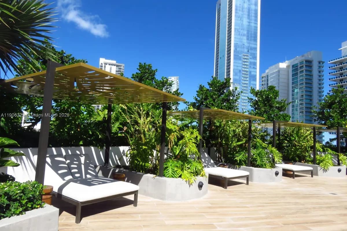 700 NE 24 # 203, Miami FL 33137