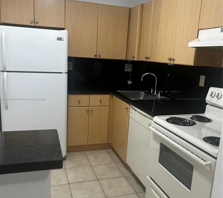 7110 NW 179th St # 110, Hialeah FL 33015