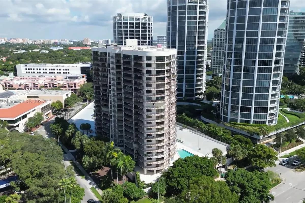 2843 S Bayshore Dr, Miami FL 33133