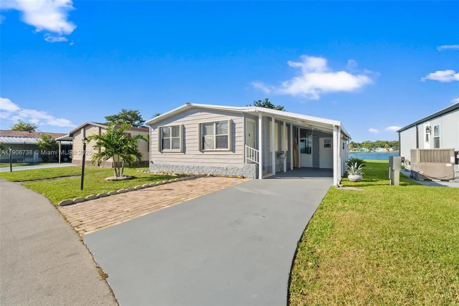 5305 nw 202 terr, Miami Gardens FL 33055