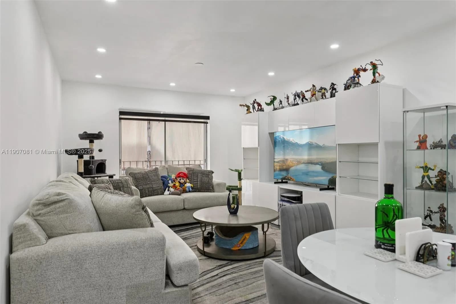 1630 W 46th St # 208F, Hialeah FL 33012