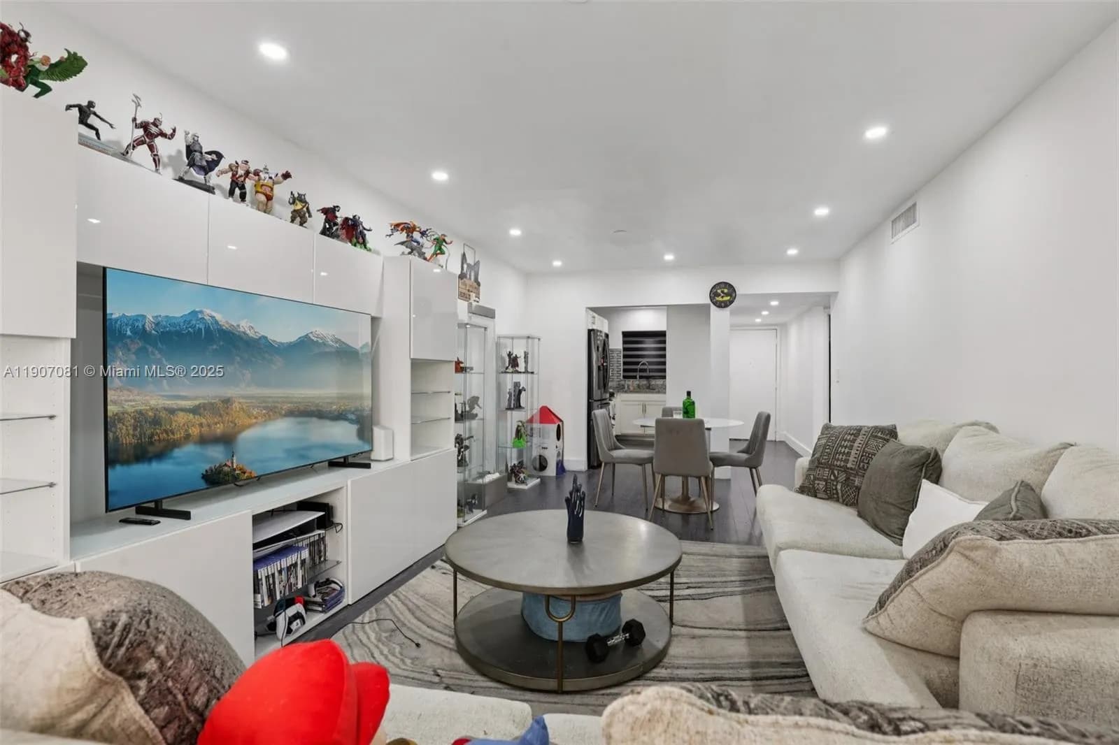 1630 W 46th St # 208F, Hialeah FL 33012