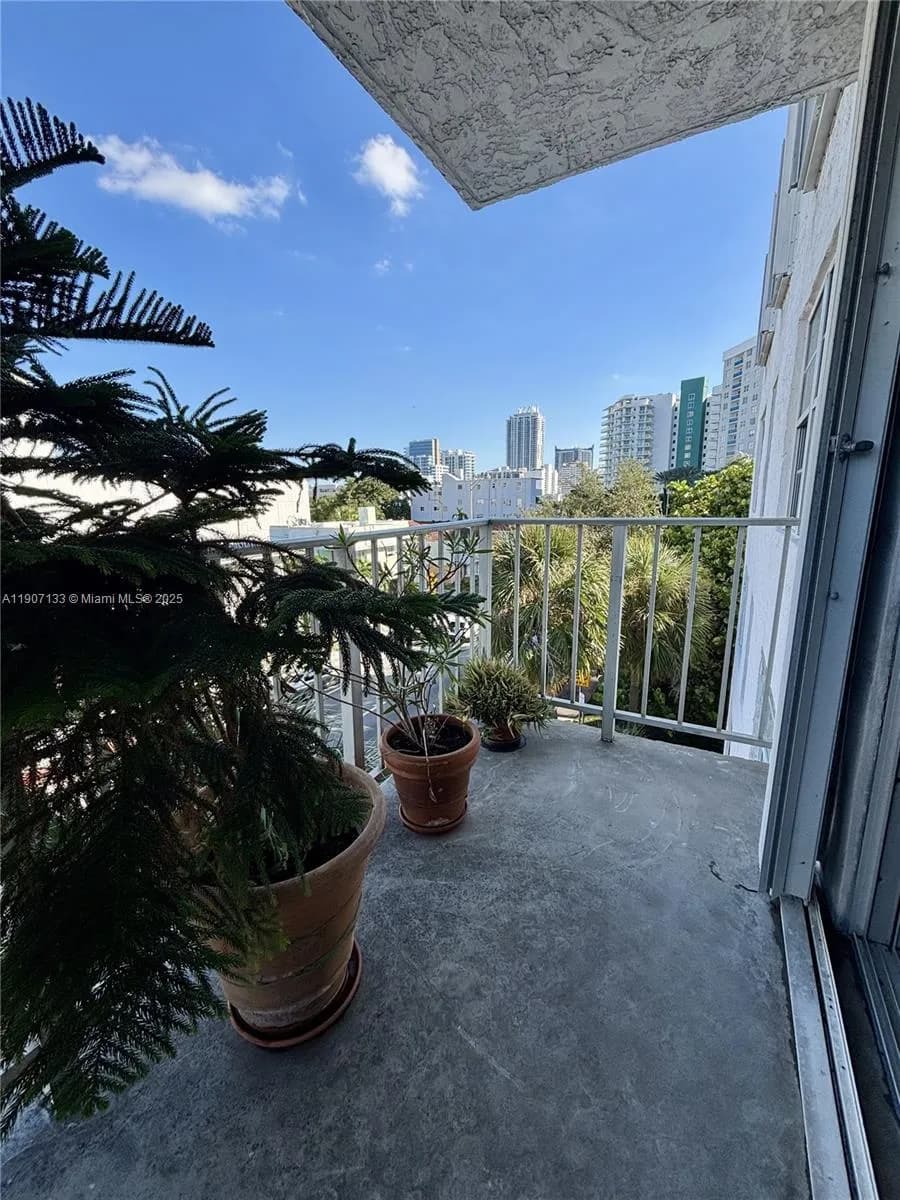 6801 Indian Creek Dr # 402, Miami Beach FL 33141