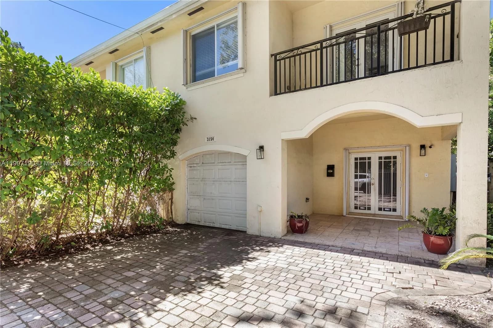 3154 Plaza St, Miami FL 33133