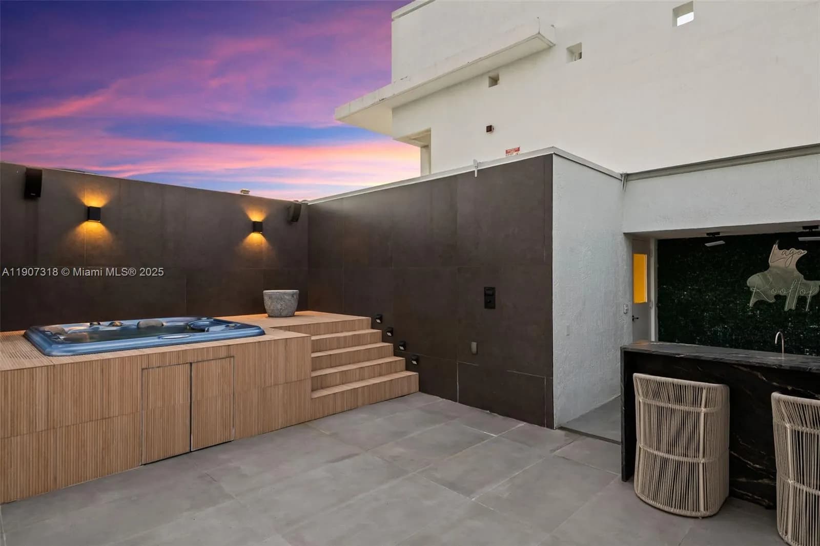 90 SW 3rd St # 15, Miami FL 33130