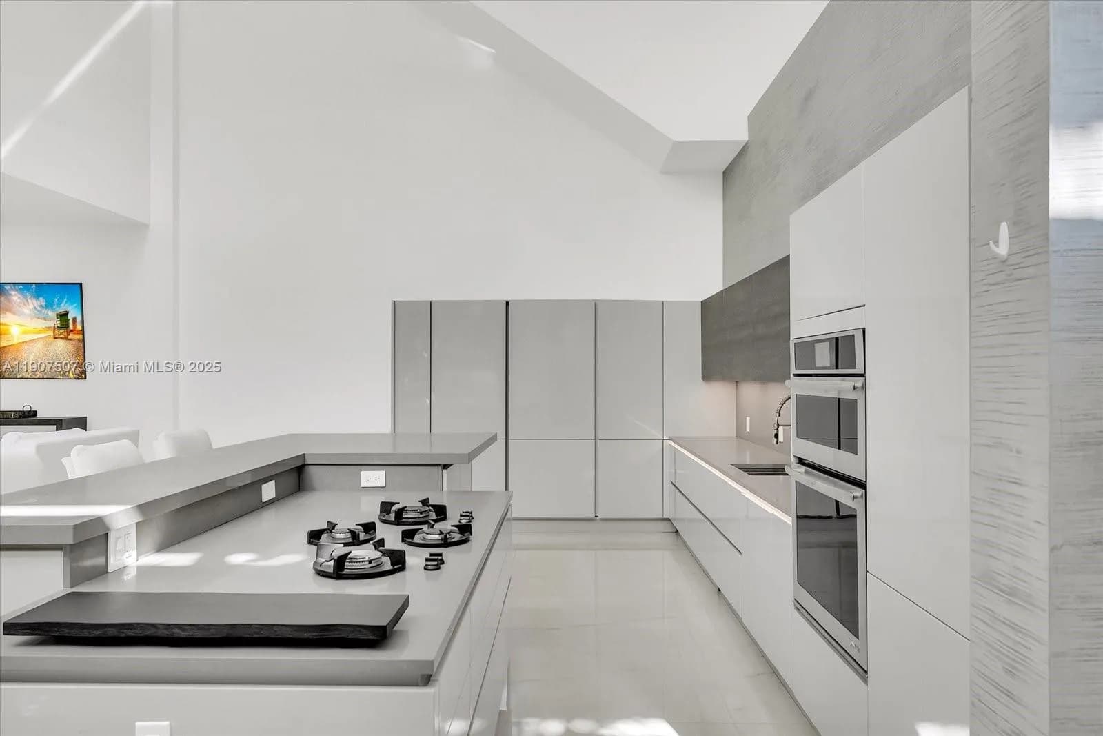 7830 Atlantic Way, Miami Beach FL 33141