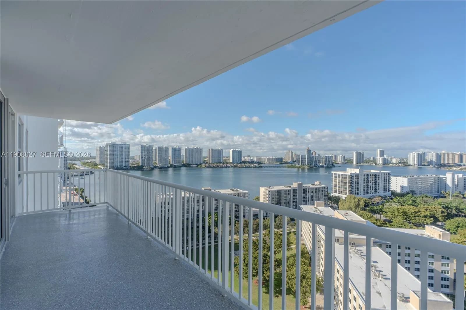 2 bedroom 2 bath for sale at 231 174th St # 2202, Sunny Isles Beach FL 33160