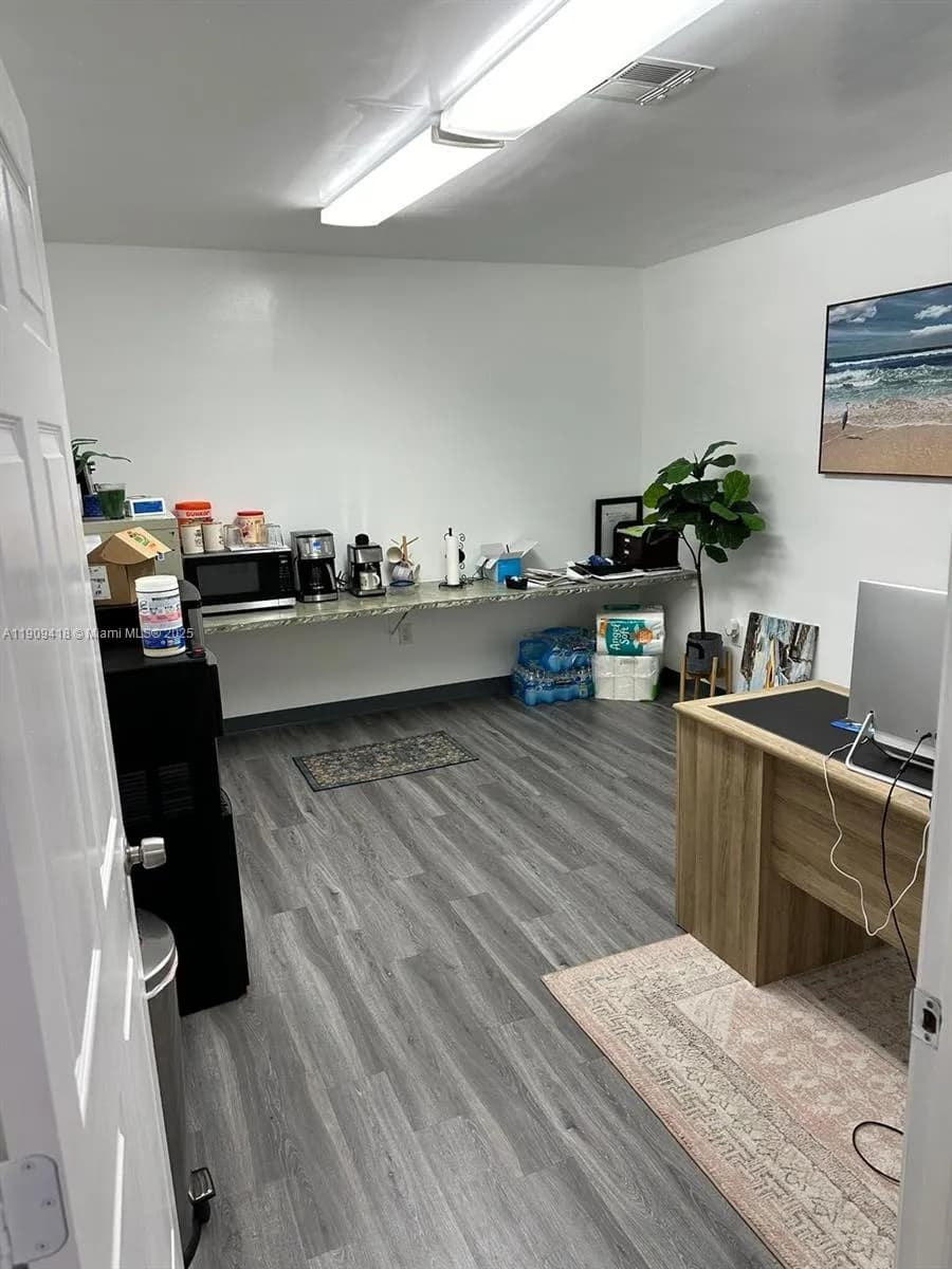 352 Tall Pines Rd # I, West Palm Beach FL 33413