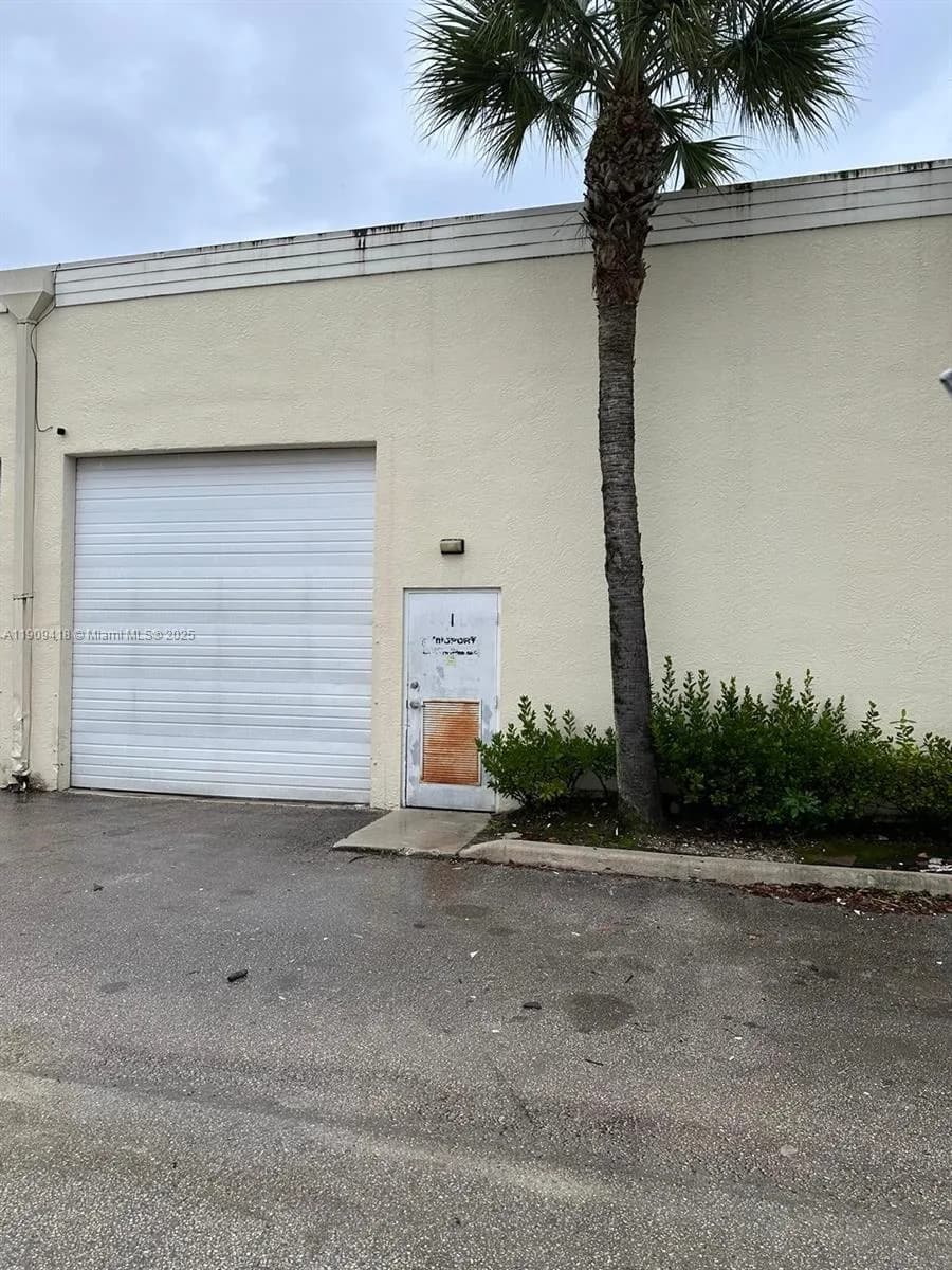 352 Tall Pines Rd # I, West Palm Beach FL 33413