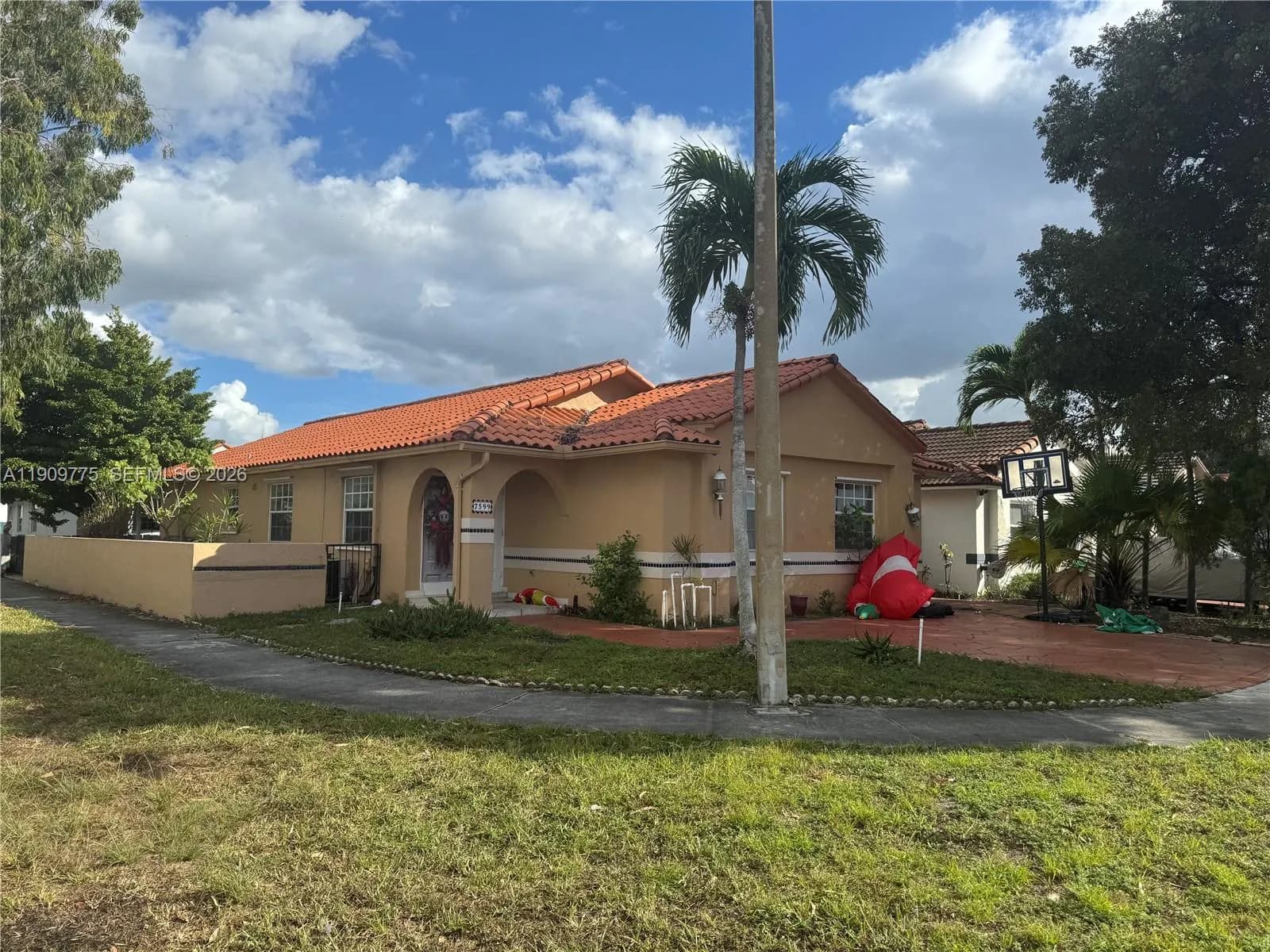 7599 W 4th Ct, Hialeah FL 33014