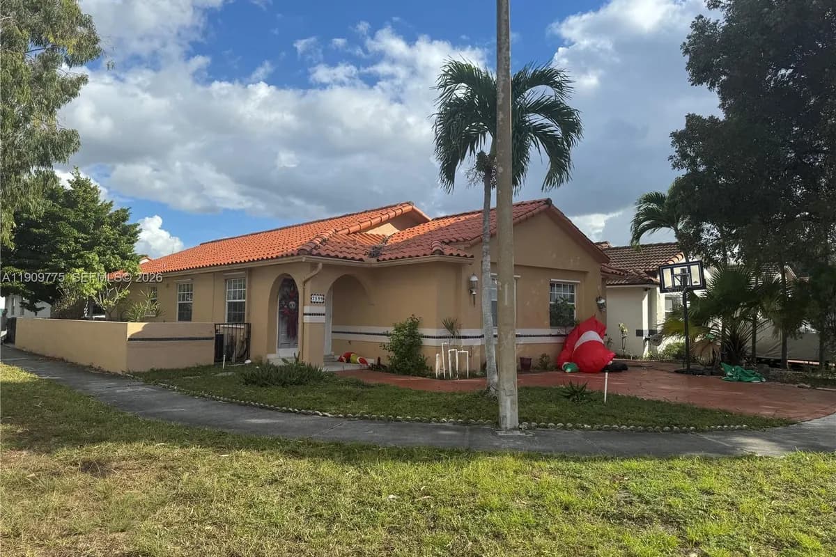 7599 W 4th Ct, Hialeah FL 33014