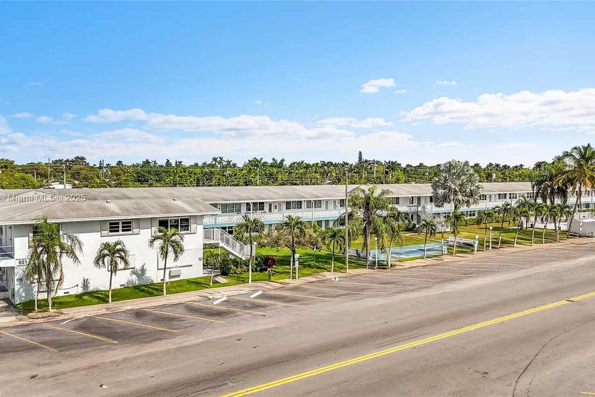 801 Atlantic Shores Blvd # 203, Hallandale Beach FL 33009