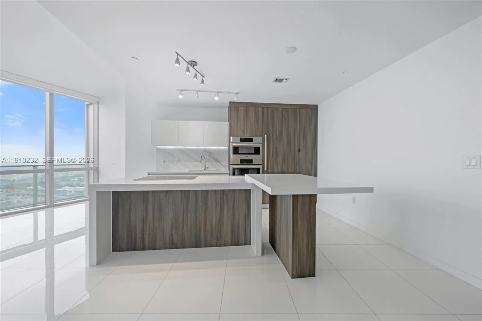 851 NE 1st Ave # 4204, Miami FL 33132