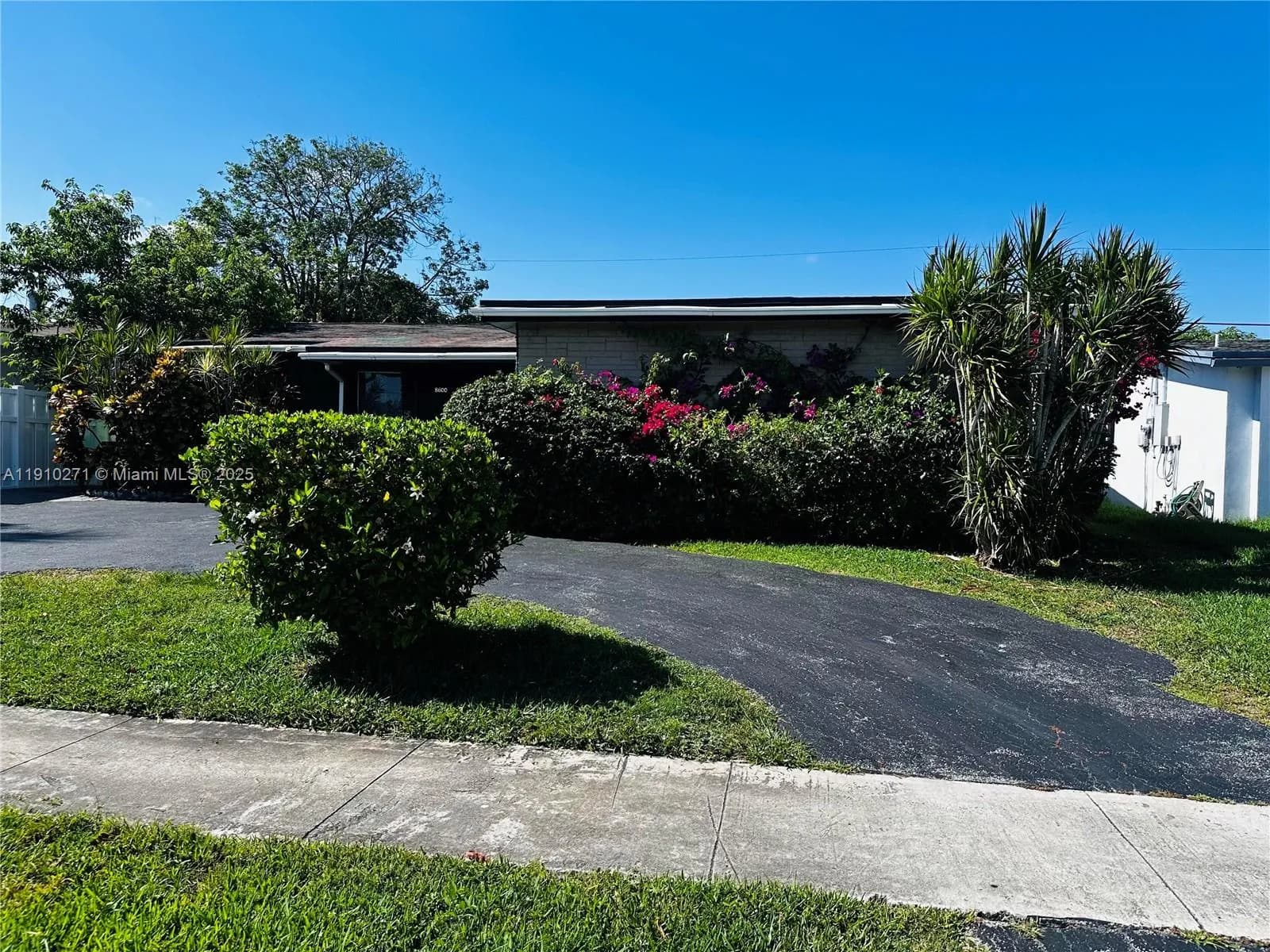 8600 NW 25th Ct, Sunrise FL 33322