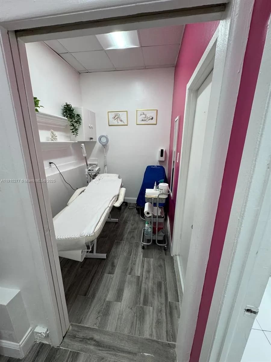 BAY HARBOUR, Bay Harbor Islands FL 33154