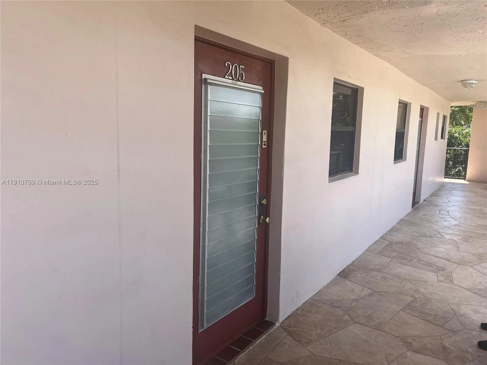 10123 Sunrise Lakes Blvd # 205, Sunrise FL 33322