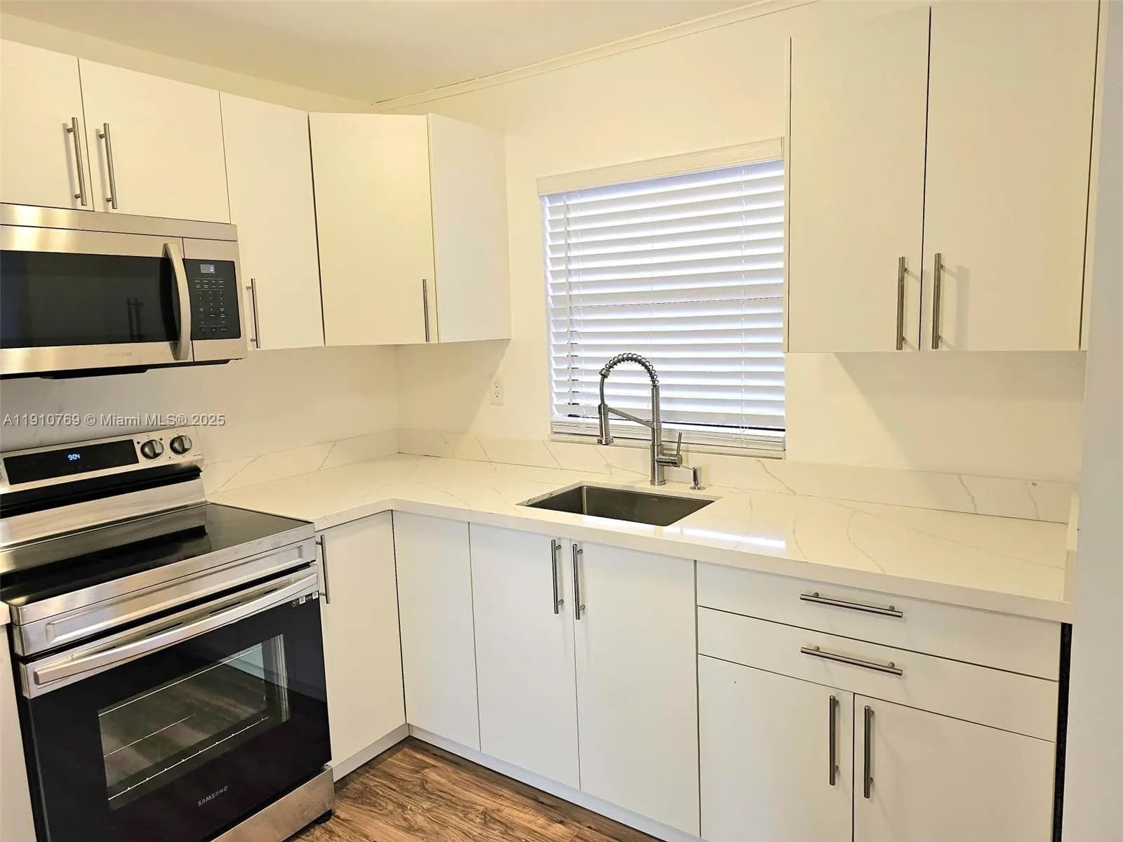 10123 Sunrise Lakes Blvd # 205, Sunrise FL 33322