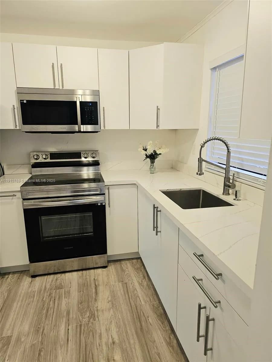 10123 Sunrise Lakes Blvd # 205, Sunrise FL 33322