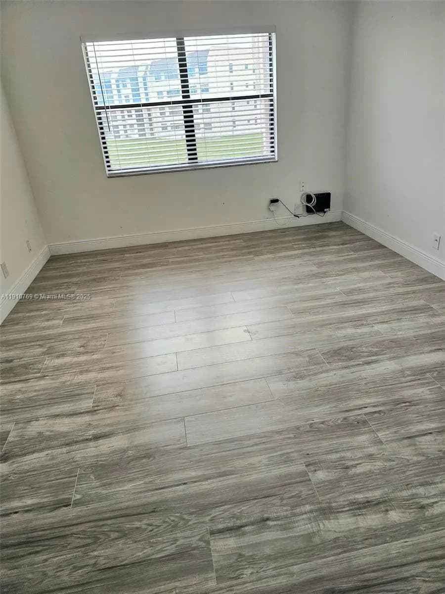 10123 Sunrise Lakes Blvd # 205, Sunrise FL 33322