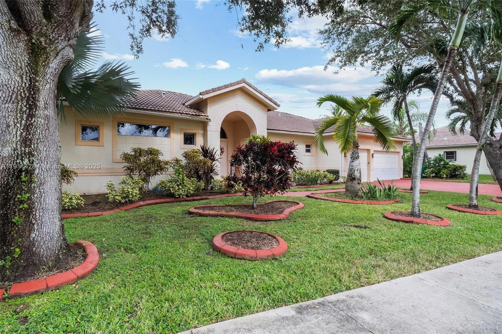 13875 SW 41st St, Davie FL 33330