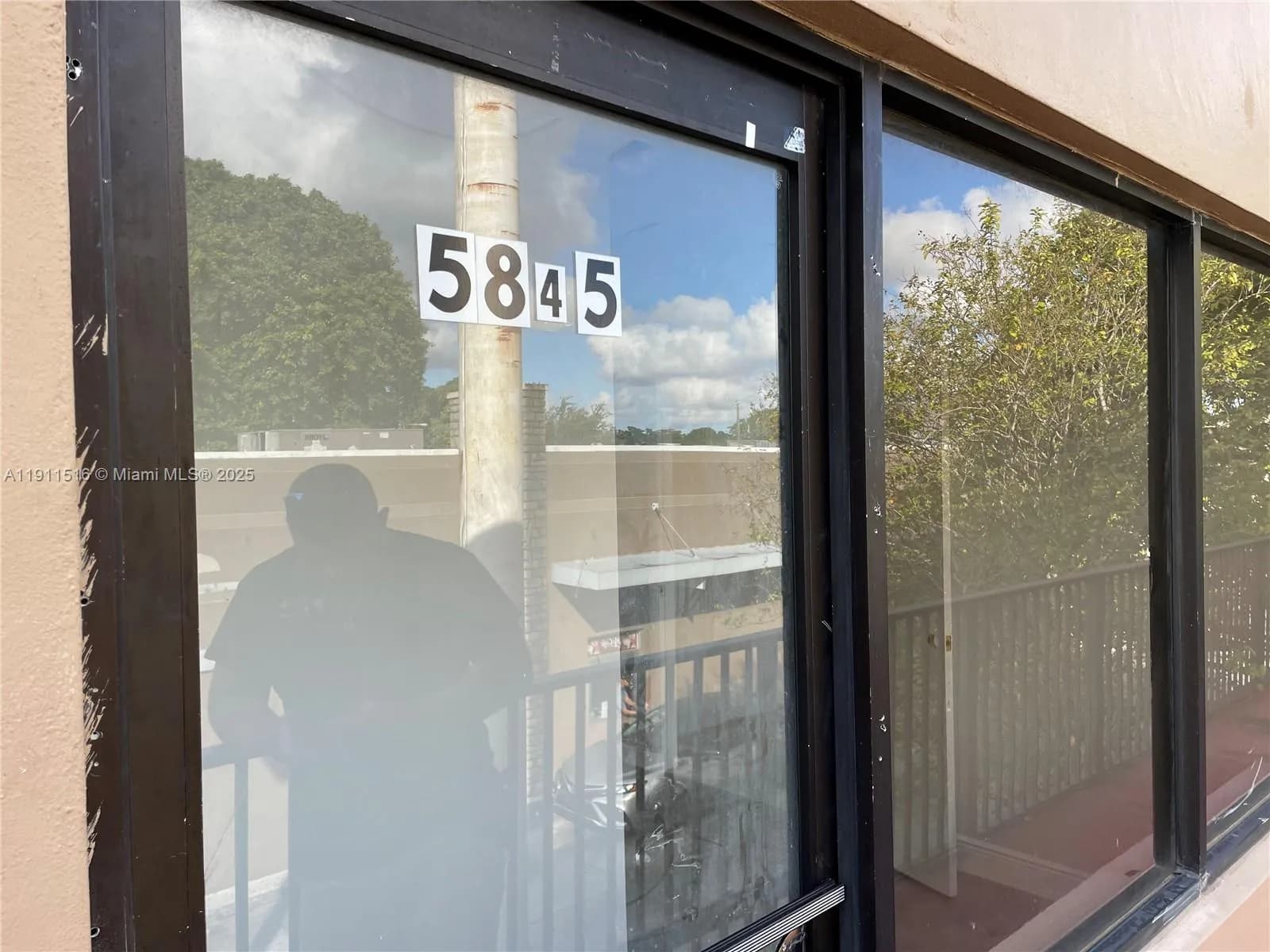 5845 Hollywood Blvd, Hollywood FL 33021