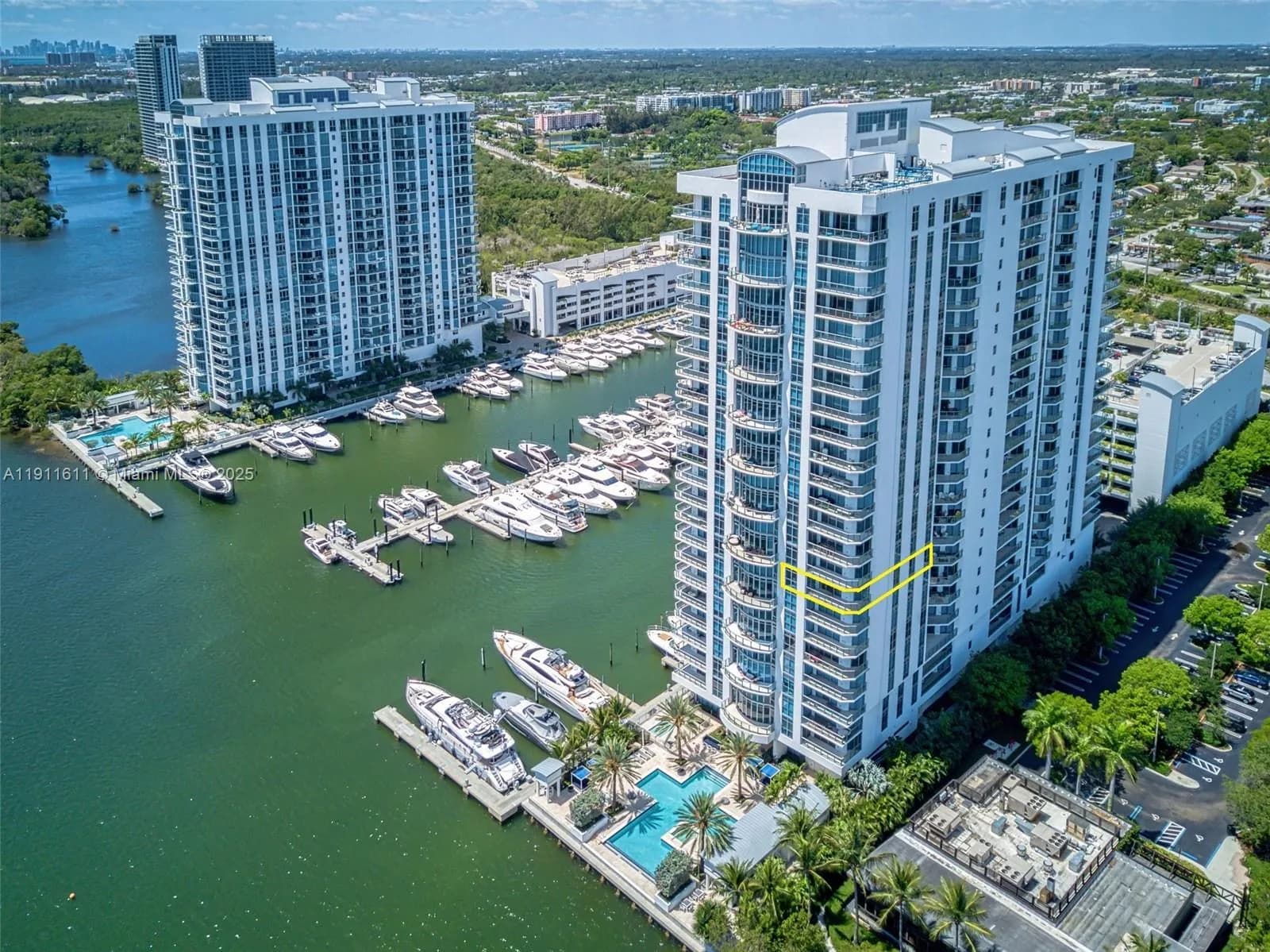 3 bedroom 3 bath for sale at 17301 Biscayne Blvd # 910, North Miami Beach FL 33160
