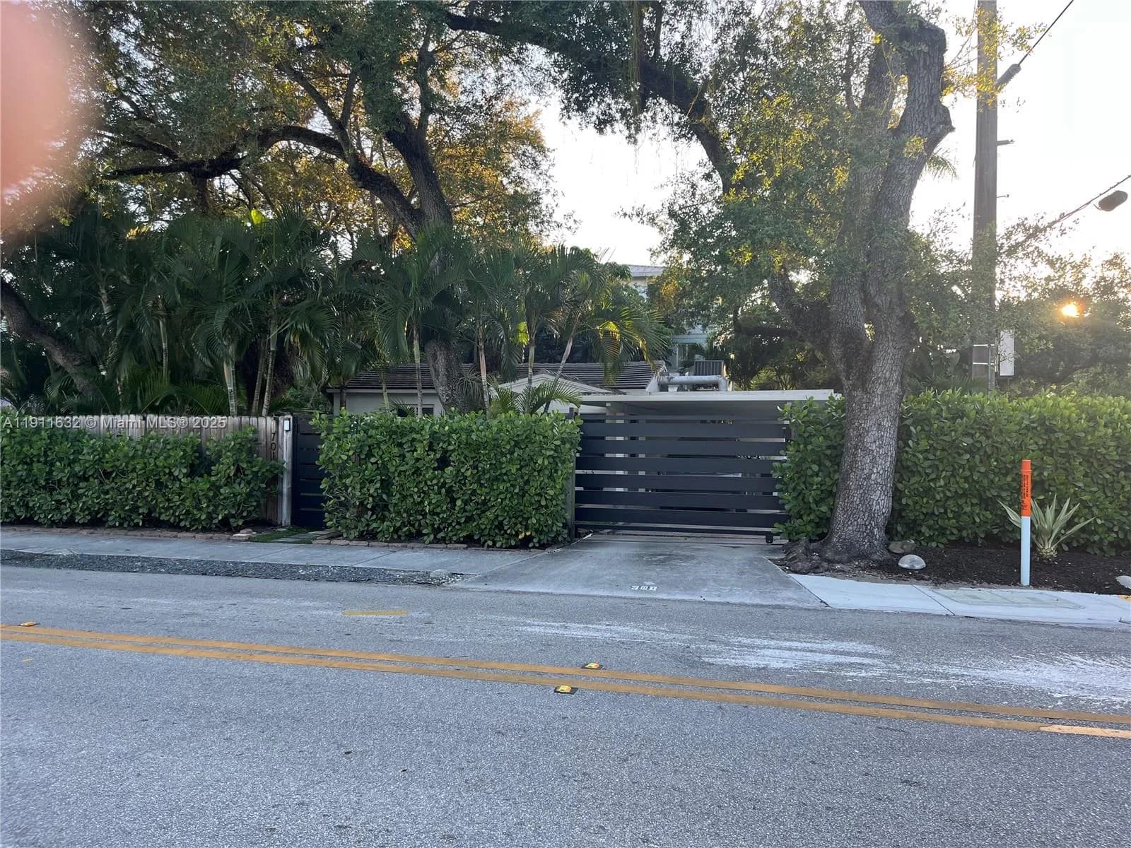 701 SW 9th Ave, Fort Lauderdale FL 33315