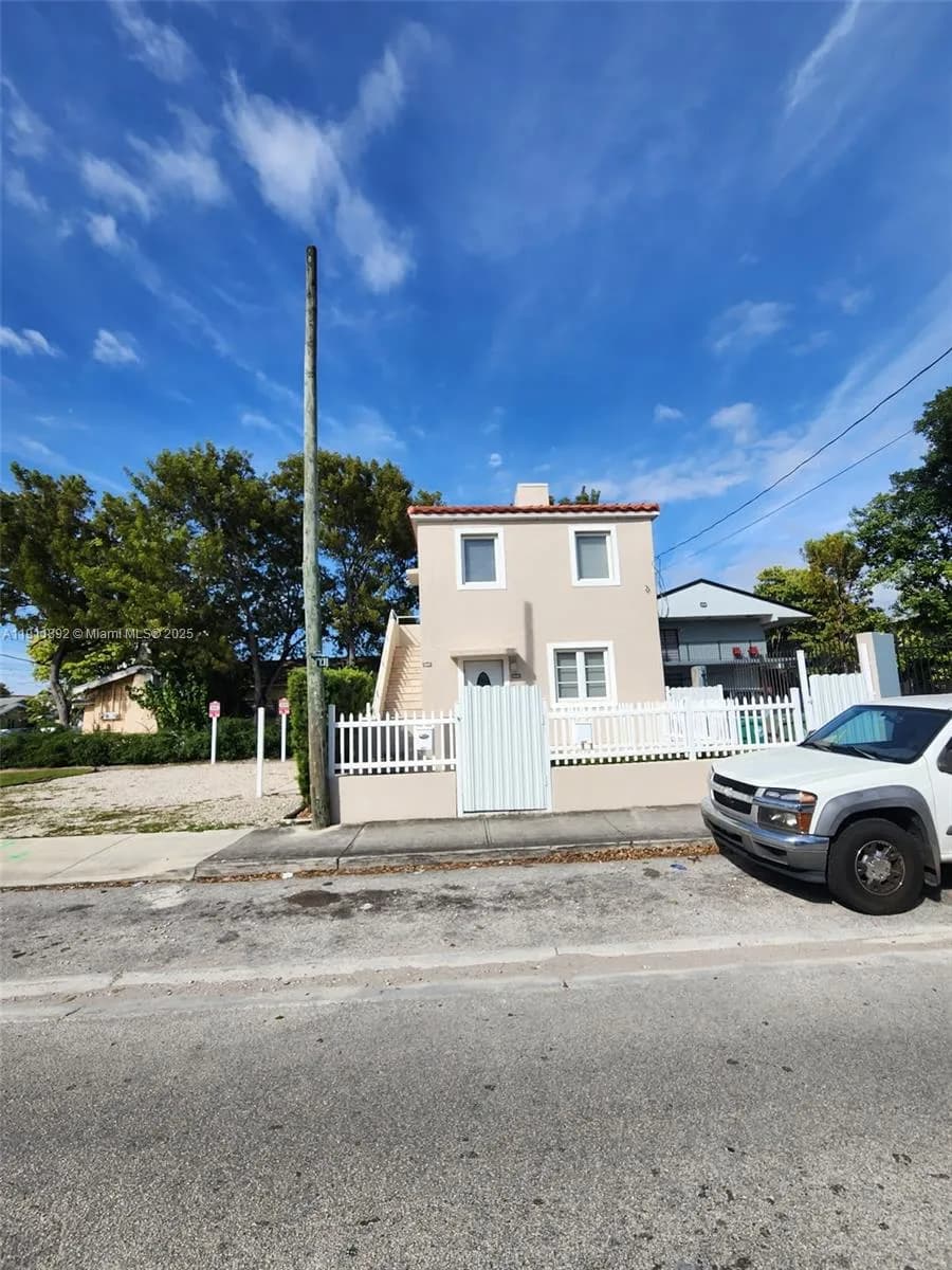 243 SW 10th Ave, Miami FL 33130