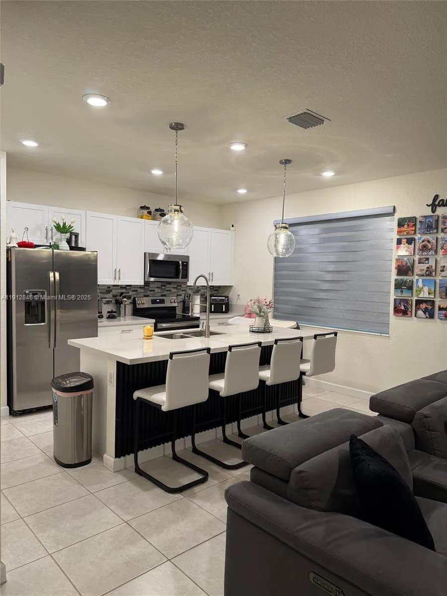 10009 W 32nd Ln, Hialeah FL 33018