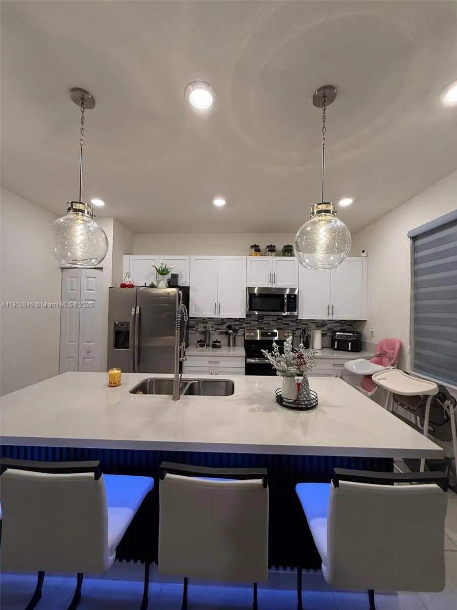 10009 W 32nd Ln, Hialeah FL 33018