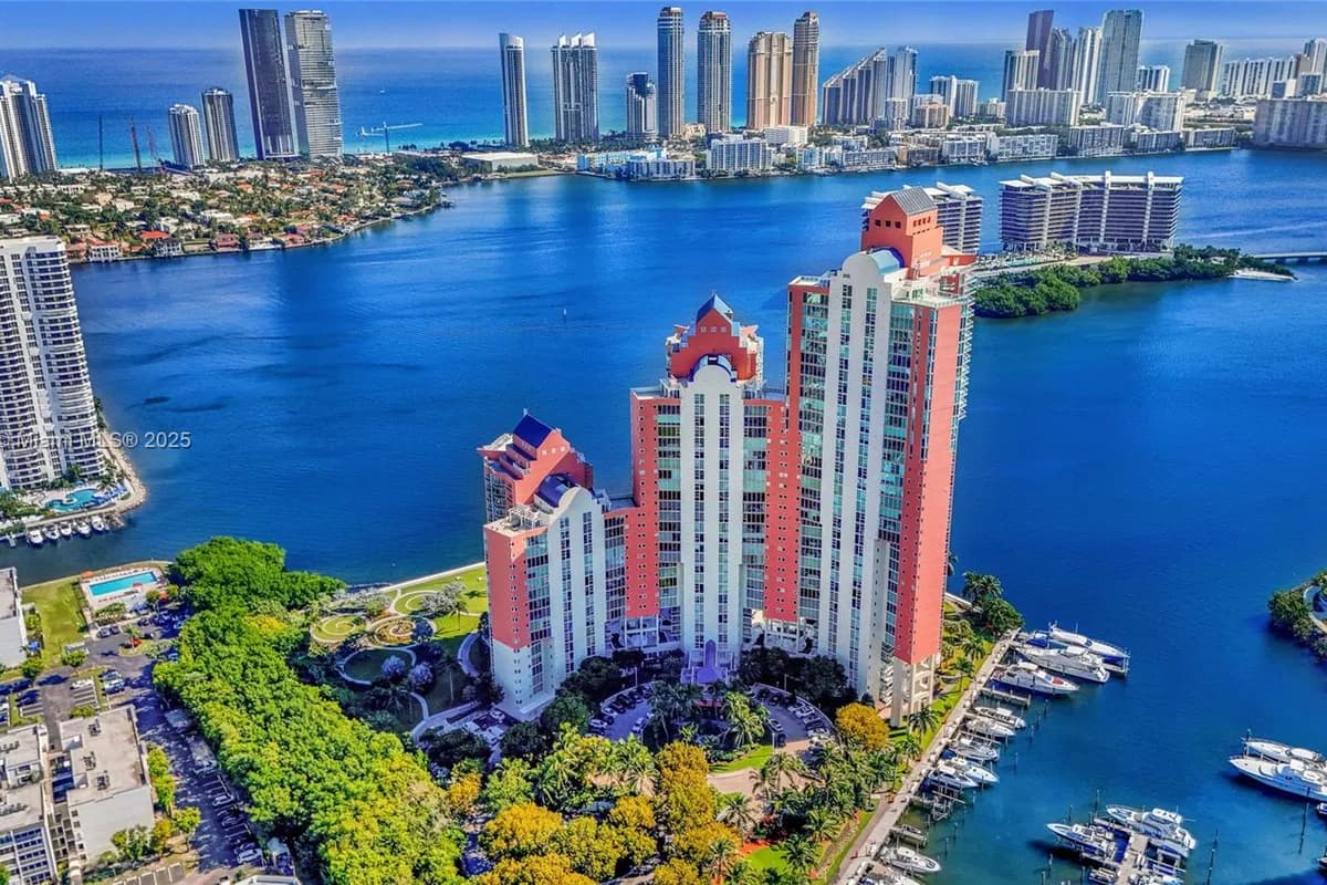 3370 Hidden Bay Dr # 804, Aventura FL 33180