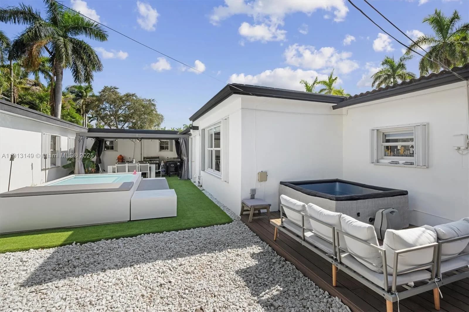 1115 N 13th Ter, Hollywood FL 33019