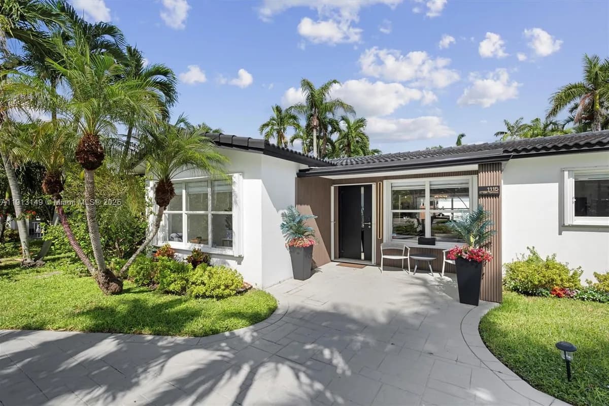 1115 N 13th Ter, Hollywood FL 33019