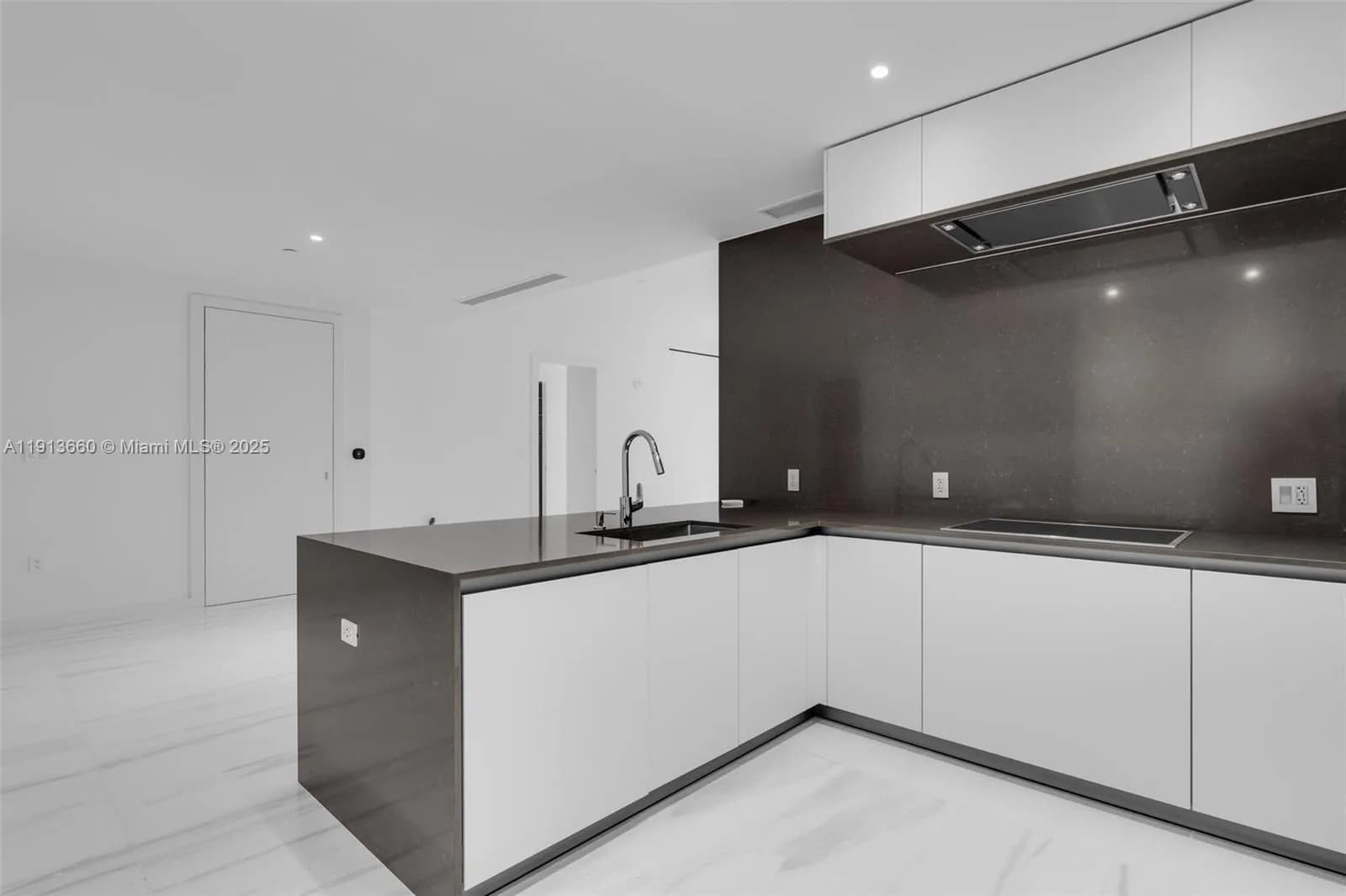 300 Biscayne Boulevard Way # 3009W, Miami FL 33131