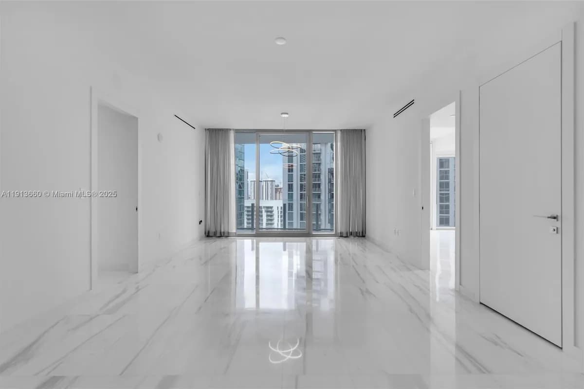 300 Biscayne Boulevard Way # 3009W, Miami FL 33131