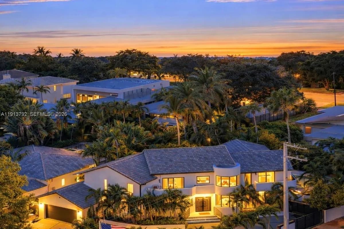 6180 Pine Tree Dr, Miami Beach FL 33140