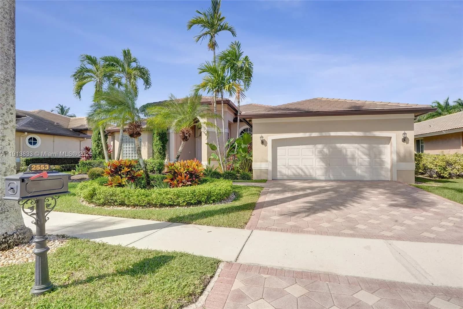 2553 Jardin Mnr, Weston FL 33327