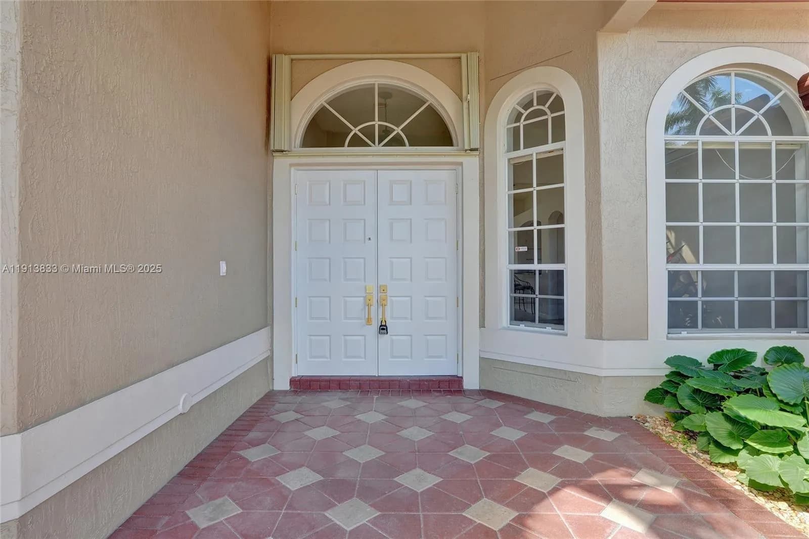 2553 Jardin Mnr, Weston FL 33327