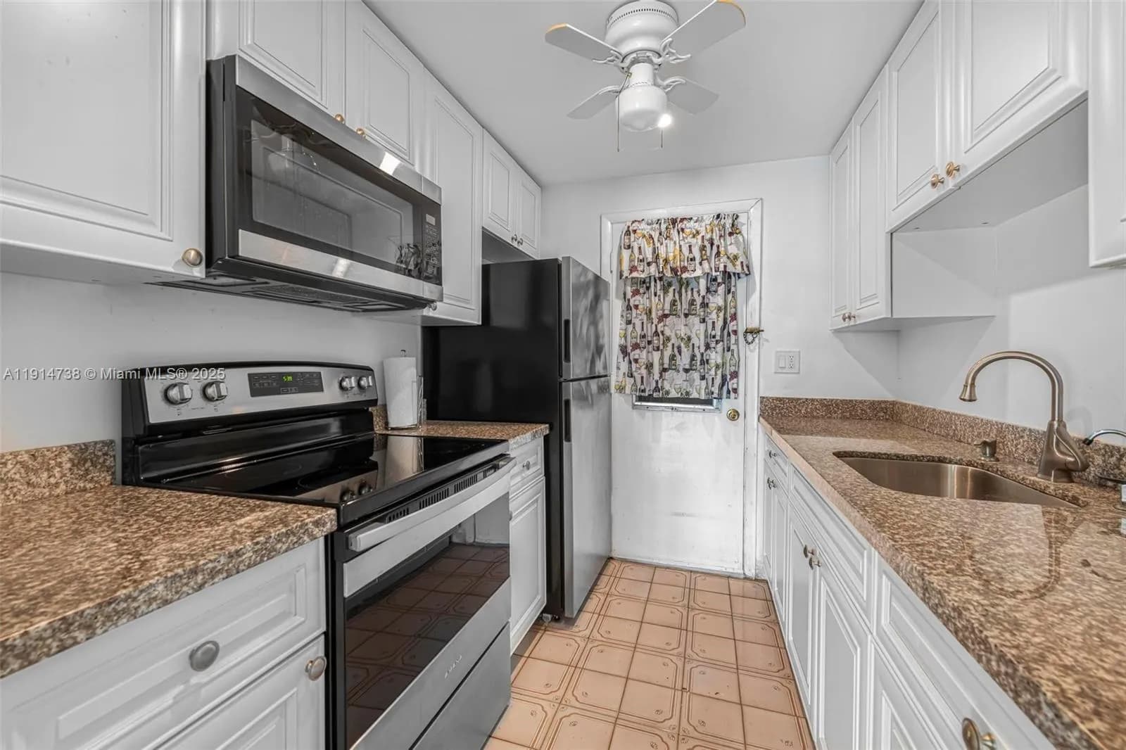 2 bedroom 1 bath for sale at 17000 NE 14th Ave # 301, North Miami Beach FL 33162