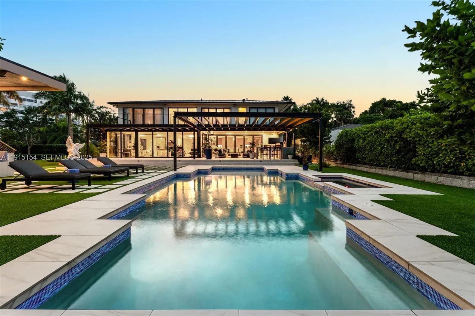 795 Lakeview Dr, Miami Beach FL 33140